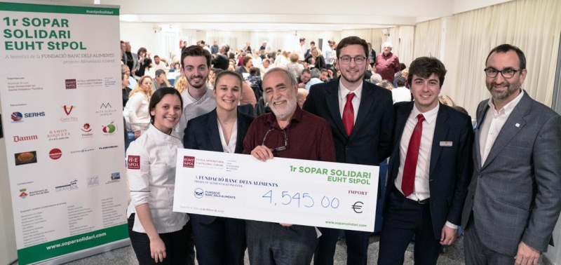 La Escuela Universitaria de Hotelería y Turismo de Sant Pol de Mar recauda más de 4.500 euros en una cena solidaria