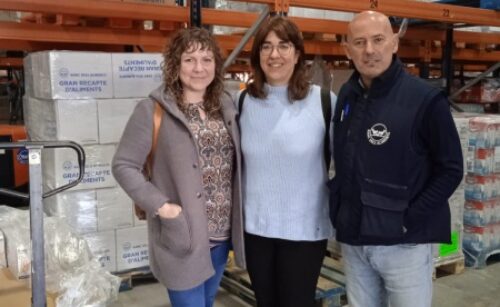 Visita de Teresa Farré, directora del Banc dels Aliments de Lleida, e Irache Mena, responsable del proyecto El Palet